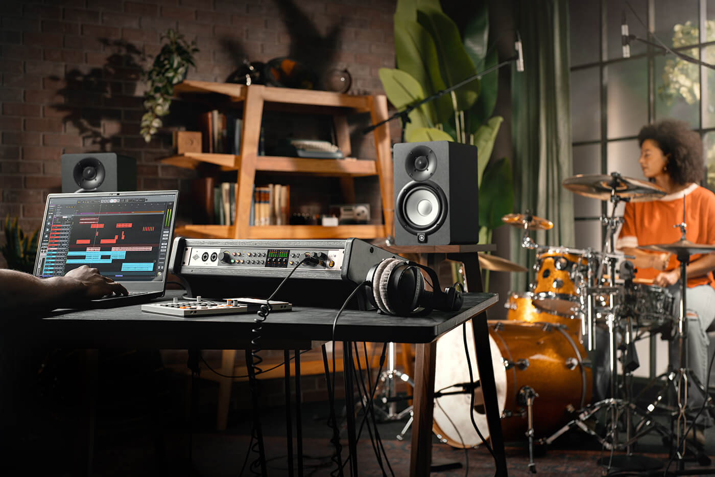 Volt 876 dans un home studio, photo par le service de presse