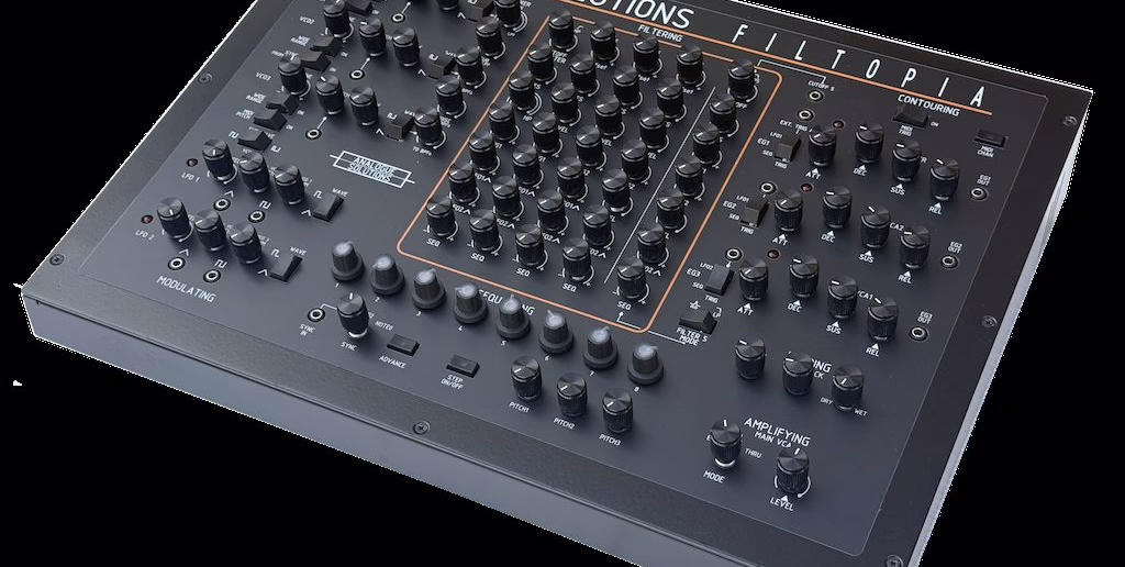 Synthétiseur analogique Analogue Solutions Filtopia vu de face, façade complète