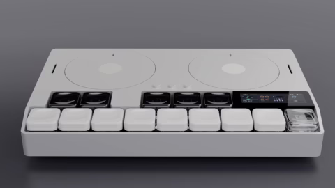 Le synthétiseur de poche Mach Devices MD-7 vu de face, clavier 13 touches et écran IPS