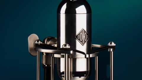 Microphone à lampe Soyuz Silver 17 monté dans sa suspension, vue de face