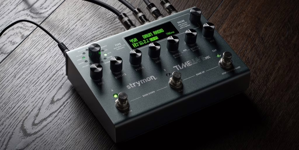 La Strymon TimeLine MX, pédale multi-delay stéréo, posée sur un pedalboard