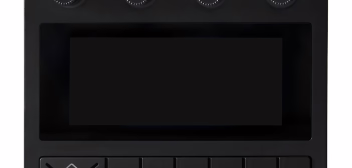 Gros plan sur l’écran tactile et les commandes du 1010music blackbox 2