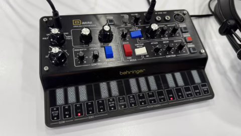 Behringer D Mini, mini-synthétiseur analogique inspiré du Minimoog Model D