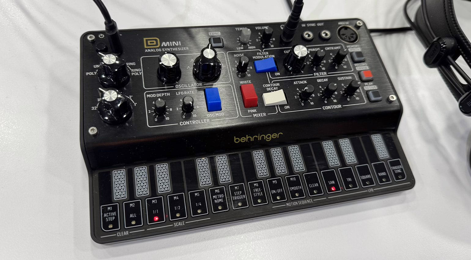 Compact Behringer D Mini analogue synthesizer inspired by the Minimoog Model D