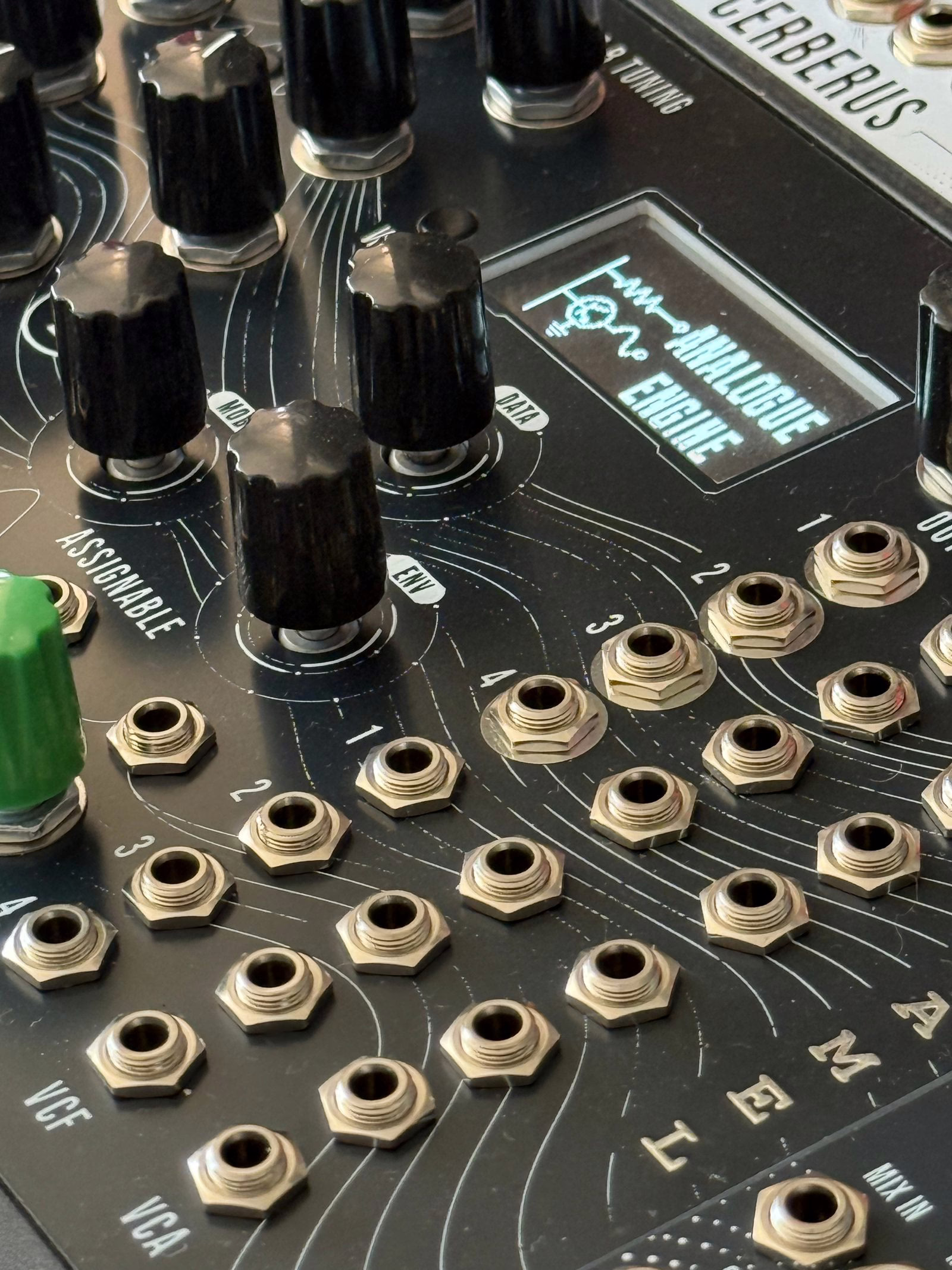 Detail des potentiometres et de la connectique CV du Vulcan MK2