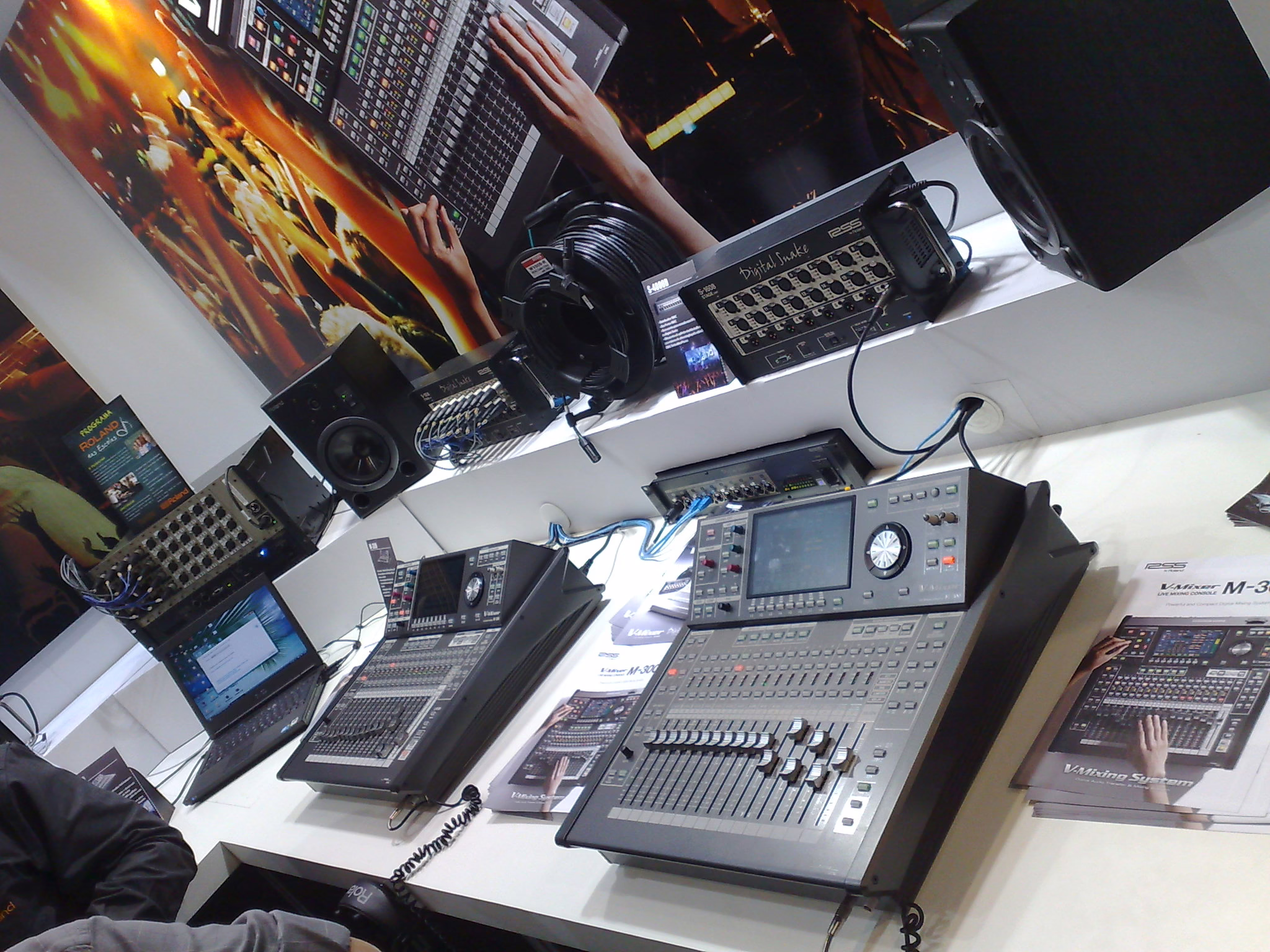 Digital stagebox on stage, connected to the mixing console by a single network cable