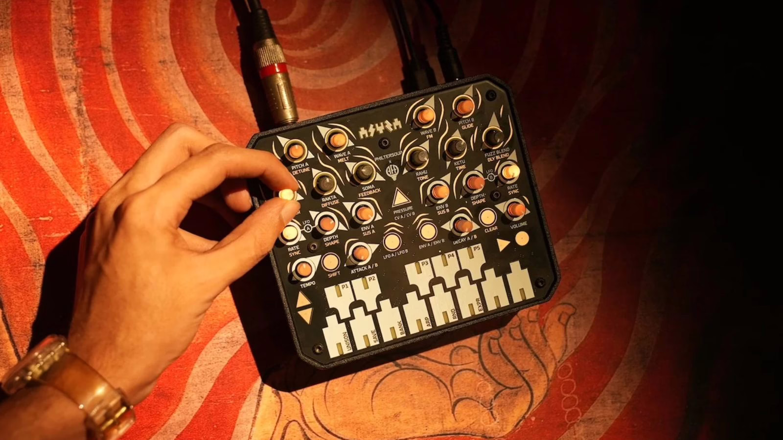 La façade complète du polysynthé wavetable Animal Factory Asura