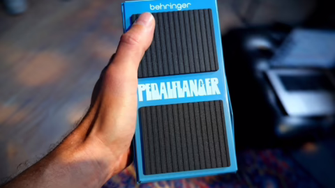 La pédale Behringer Pedal Flanger, un flanger à commande au pied