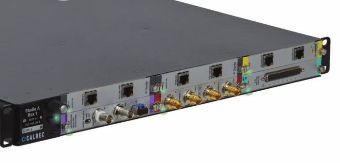 Calrec Apex M6 - vue arriere du chassis 1U avec connectique MADI, Dante et analogique