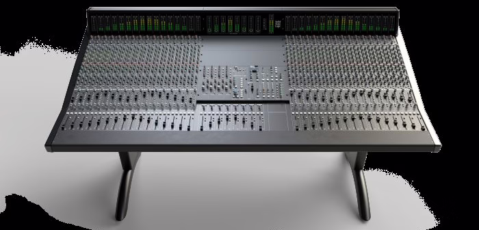 Console de studio analogique à architecture in-line vue de face