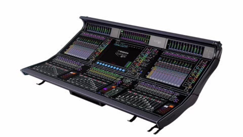 La console de mixage numerique DiGiCo Quantum638 vue de trois quarts