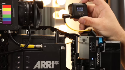 Un générateur de timecode de poche, pièce centrale du double système son en tournage