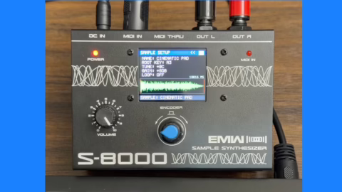 Le synthetiseur a lecture d'echantillons EMW S-8000, format desktop compact