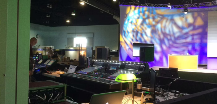 Régie façade avec console numérique DiGiCo, au cœur d'une prestation live