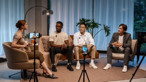 Interview multi-personnes filmée au smartphone avec les micros-cravates sans fil Hollyland LARK M3