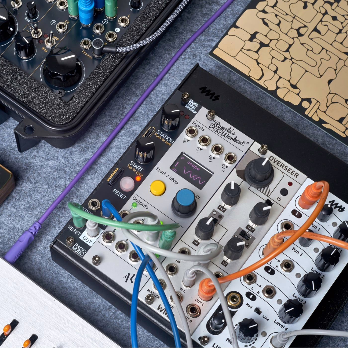 Le module Radio Music Mk2 installé dans un petit rack eurorack