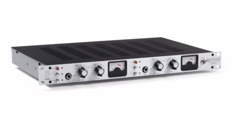 Preampli micro a transformateur vu de trois quarts, avec ses reglages de gain