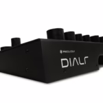 Producely Dialr : le contrôleur de plugins qui se mappe tout seul avec l’IA