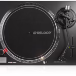Reloop RP-2000 MK4 : la platine DJ d’entrée de gamme à entraînement direct passe en quatrième