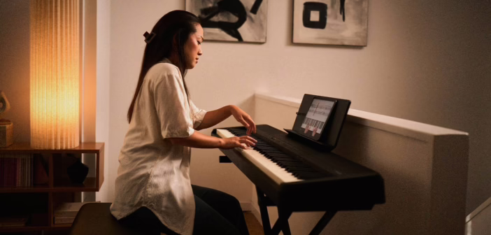Roland FP-40, piano numerique portable noir vu de face