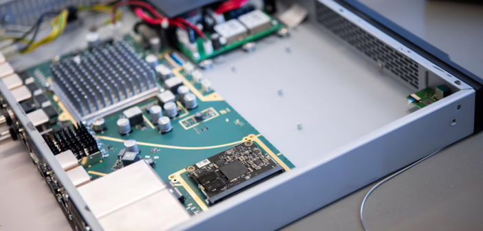 L'intérieur de la Spectera Base Station ZMAN avec le module réseau audio Merging ZMAN