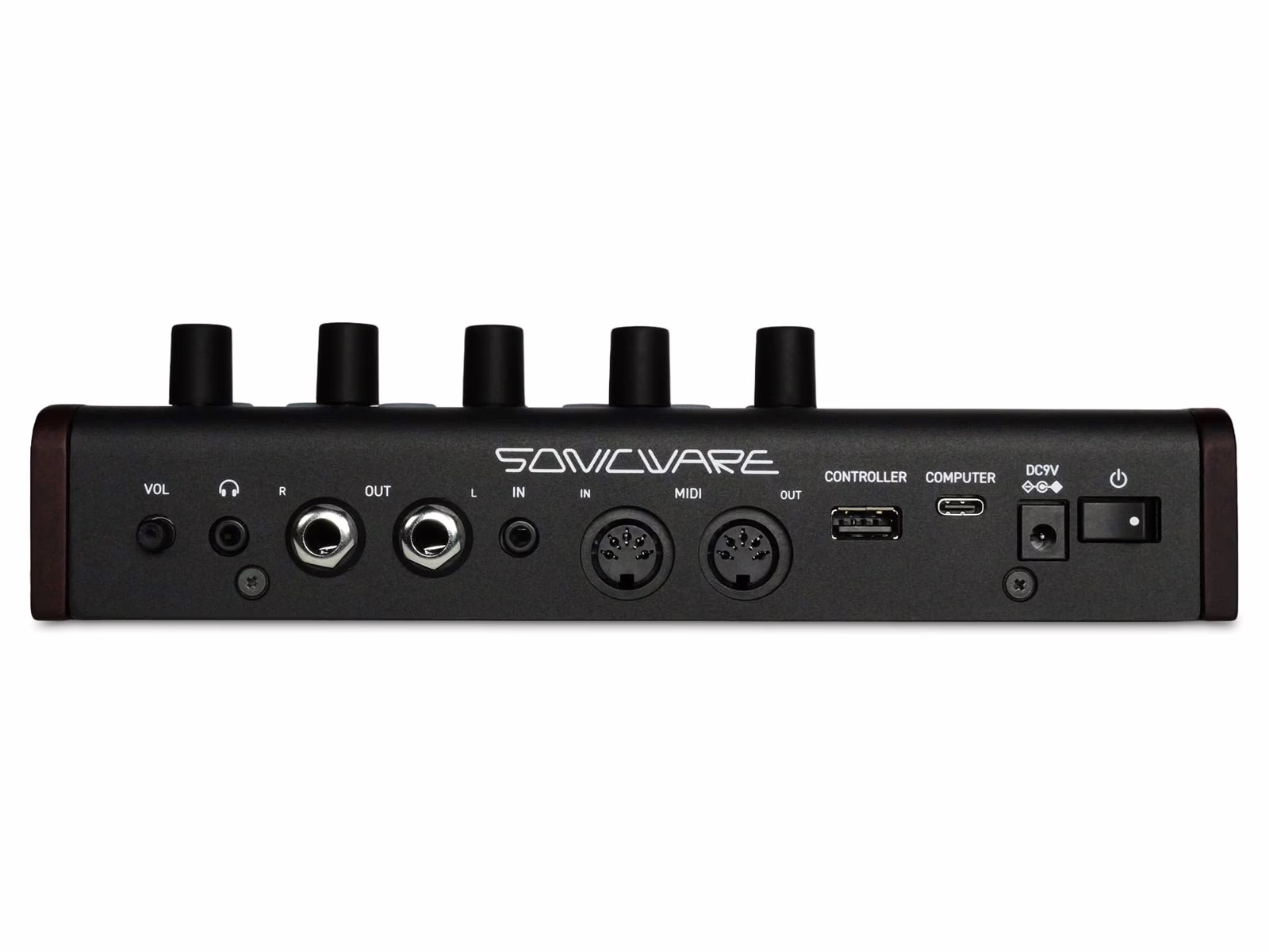 Rear panel and connectivity of the Sonicware ELZ_1 core