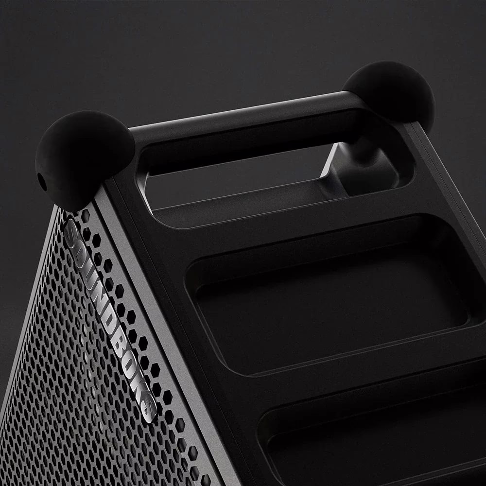 Detail de la poignee et des coins en silicone de la Soundboks Rider