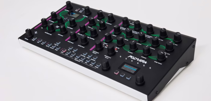 Le synthétiseur Suonobuono Polyvera vu de trois quarts, avec ses 36 potentiomètres et ses deux écrans OLED