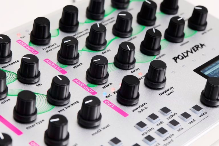 Détail du panneau de commande du Polyvera et de ses sections filtre et modulation