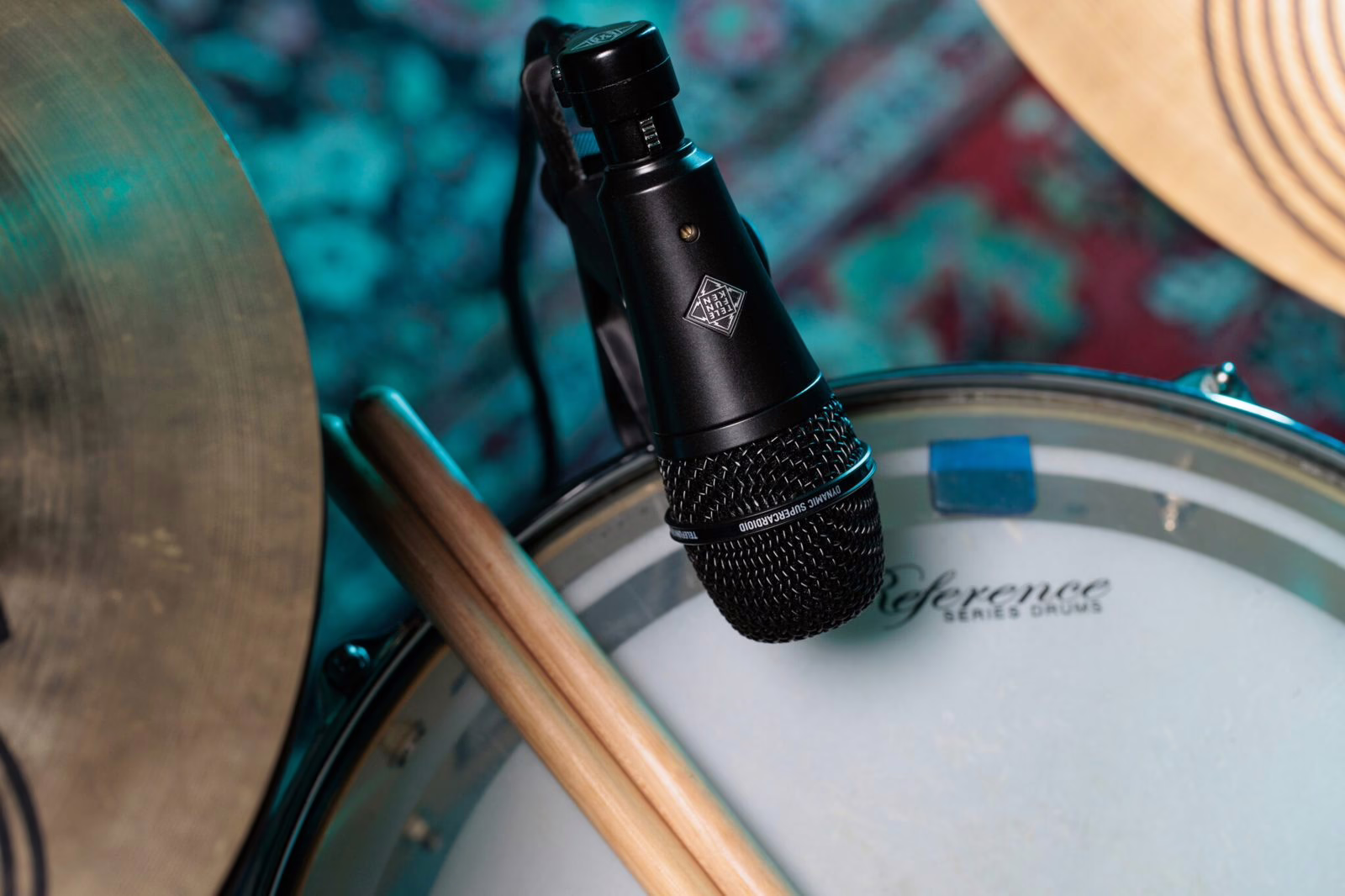 Close-up of the Telefunken M80-SH grille