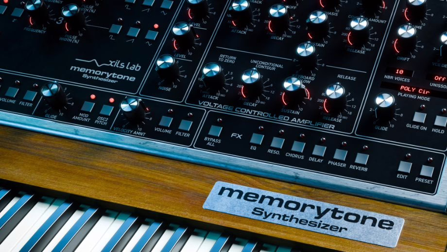 The MemoryTone VCA and built-in effects panel with voice and unison control