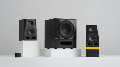 Le caisson de studio ADAM Audio Sub8 PRO en situation dans un studio