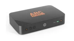 Le processeur de correction de pièce IK Multimedia ARC Studio+ vu de face