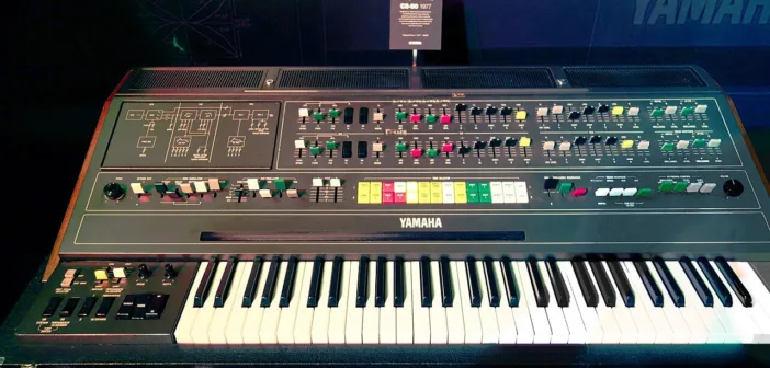 Synthétiseur analogique polyphonique Yamaha CS-80 et son clavier