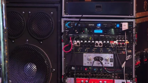 Bi-amplification and crossovers in live sound: splitting the bands for a clean system
