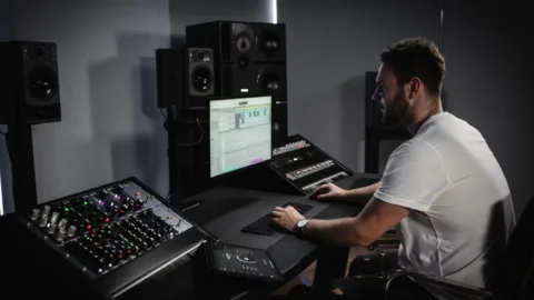 How to choose studio monitors: nearfield, ported vs sealed, and placement