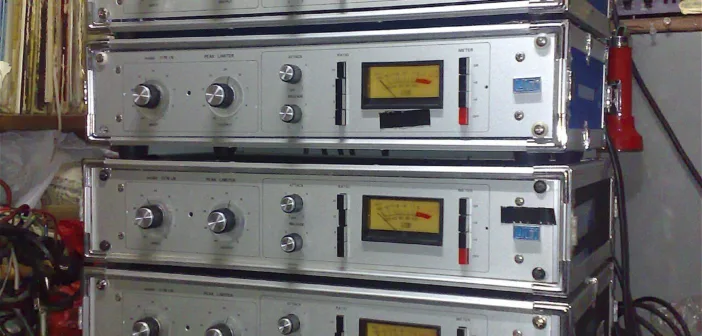 Compresseurs UREI 1176LN en rack, le limiteur FET de reference du studio