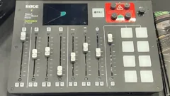 Console de podcast RODE RODECaster Pro avec ses faders et pads