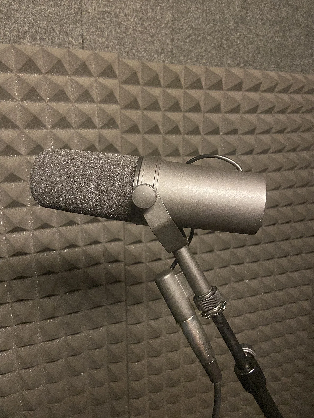 Micro dynamique Shure SM7 pour la voix radio et podcast
