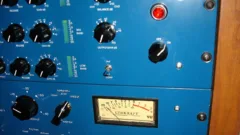 Rack de traitements dynamiques de studio : compresseurs et processeurs au format 19 pouces