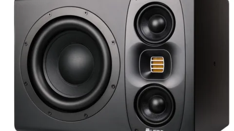 L'enceinte de monitoring HEDD TYPE 40 Main de trois quarts