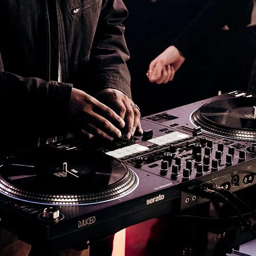 Hercules DJControl T10 balanced XLR and booth outputs