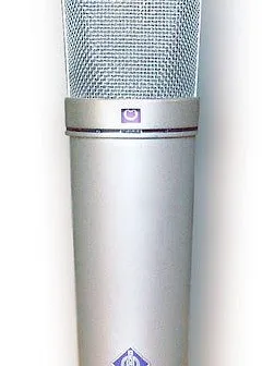 Un micro statique à large membrane Neumann U87, référence du studio