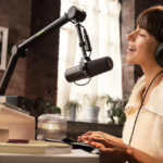 Le micro de voix pour la radio et le podcast : dynamiques large membrane, placement et chaîne de traitement