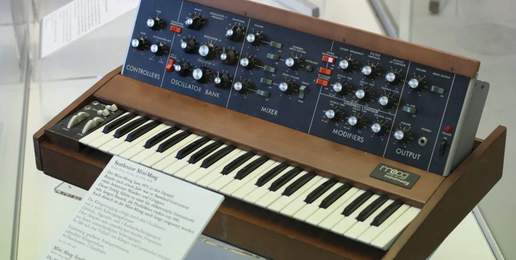 Minimoog et son filtre en echelle, synthetiseur analogique