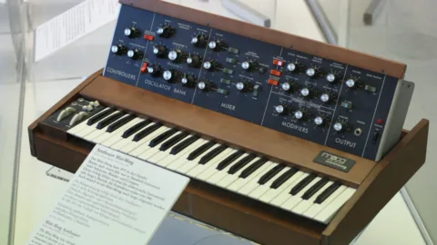 Minimoog et son filtre en echelle, synthetiseur analogique