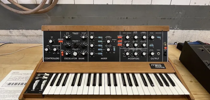 Un Minimoog Model D : le synthétiseur analogique où la synchro d'oscillateurs sculpte des sons balayés