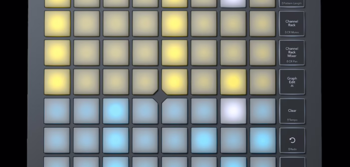 Contrôleur Novation FLpad vu de dessus, grille de 64 pads RGB pour FL Studio