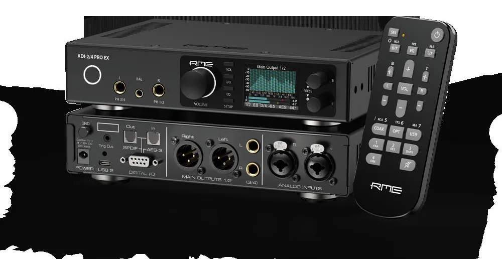 Convertisseur RME ADI-2/4 Pro EX vu de face dans son demi-rack