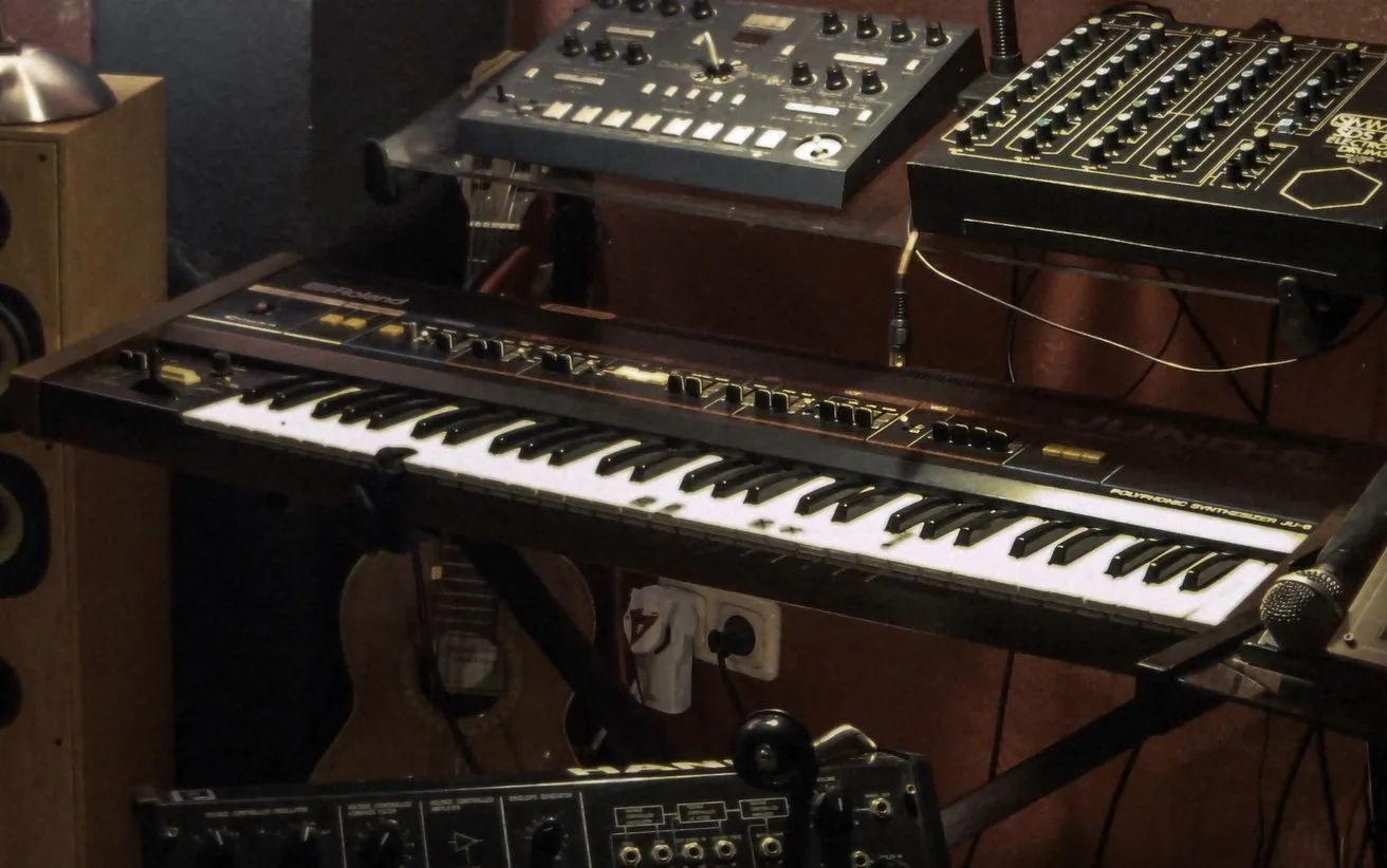 Section de filtre à curseur sur un Roland Juno-6